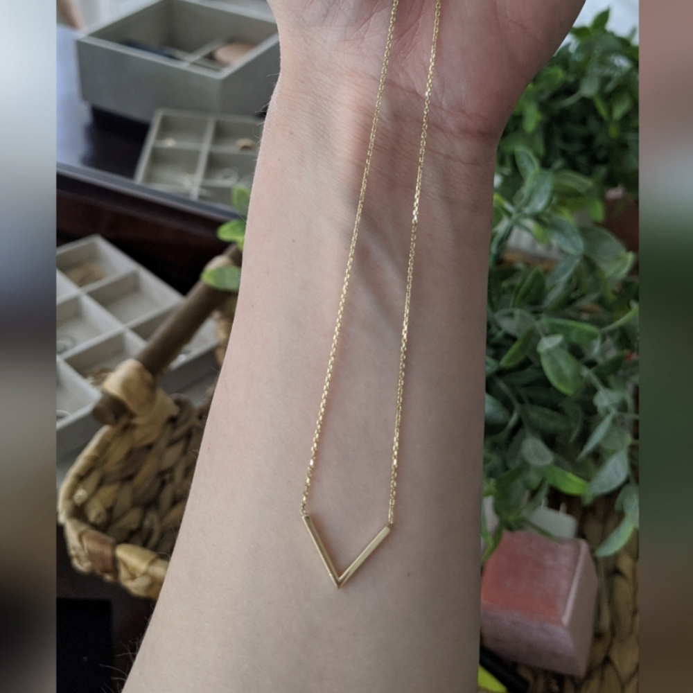 14k gold v necklace